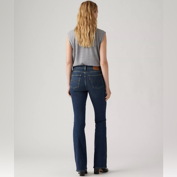 Levi’s 726 High Rise Flare Jeans in Blue Swell - Dark Wash, size 26x30 - Picture 3 of 11